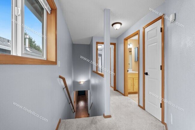 Building Photo - Charming 3-Bedroom Home with Attached Garage & Fenced Yard in North Portland