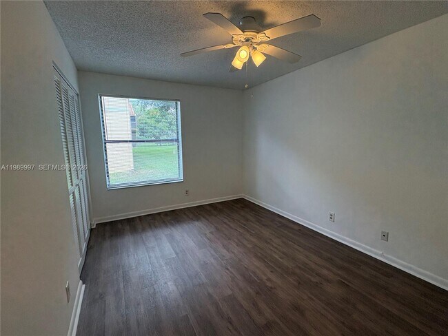 Building Photo - 8444 Shadow Ct