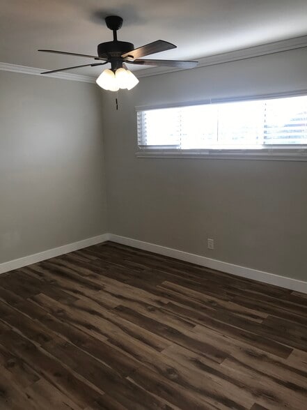 Building Photo - 1742 W 83rd St