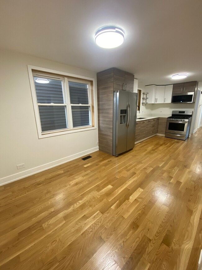 Building Photo - 3270 N Elston Ave