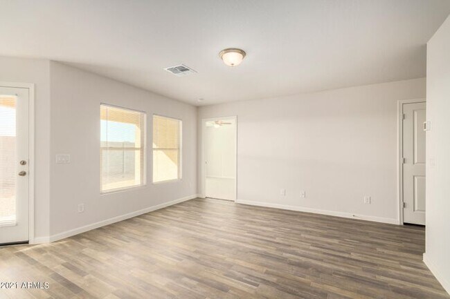 Building Photo - 1203 W Elm Ave