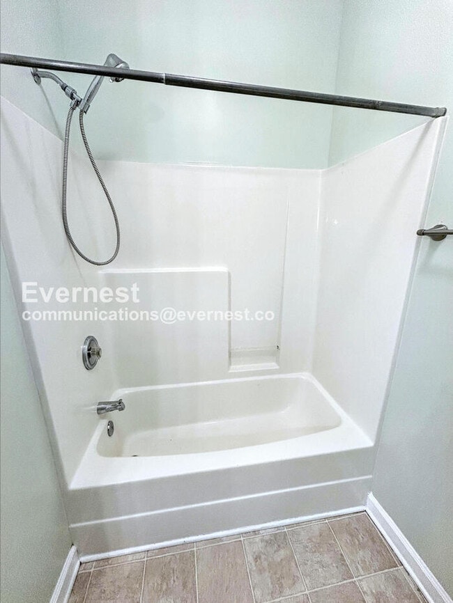 Building Photo - 503 Castleview Dr