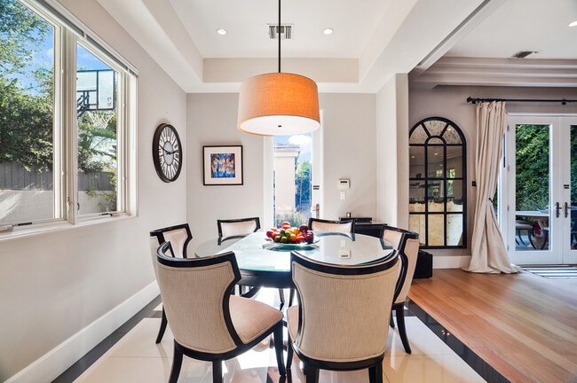 Breakfast room - 841 N Crescent Heights Blvd