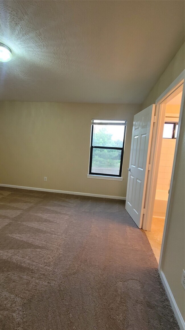 Building Photo - 10223 Azalea Village Dr