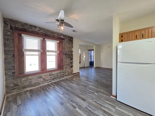 Building Photo - 420 W 22nd St