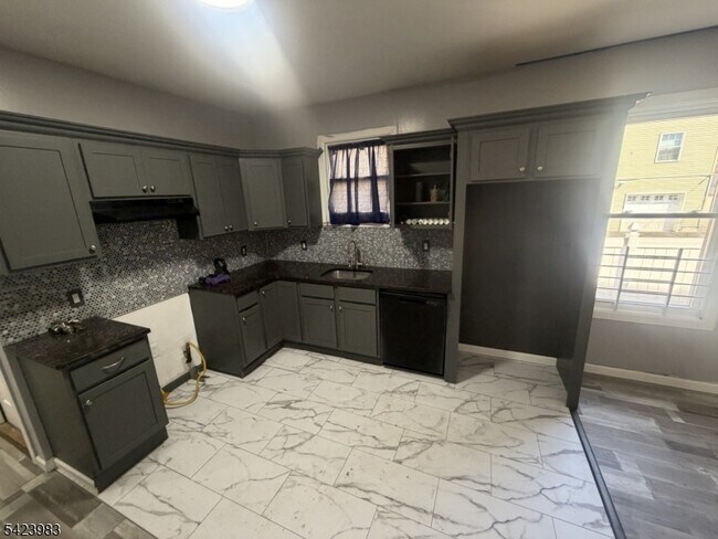 Building Photo - 131 Huntington Terrace