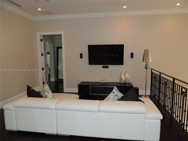 Building Photo - 240 S Hibiscus Dr