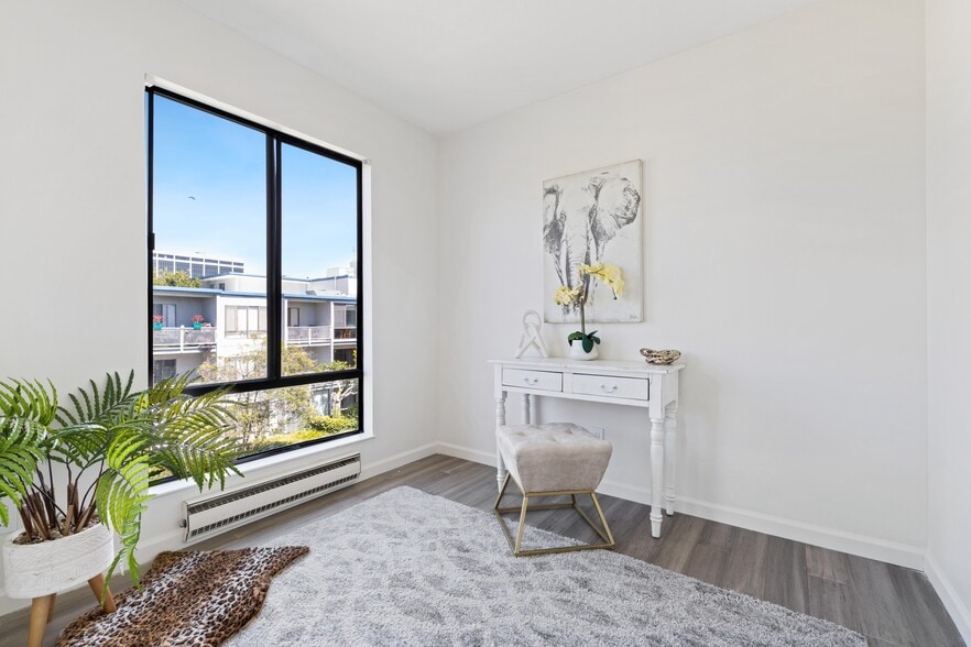 Bonus Room for Home Office - 4 Admiral Dr
