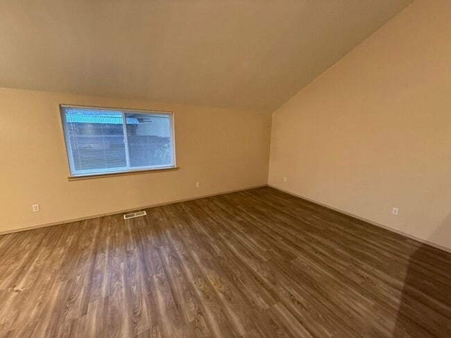 Building Photo - 1685 Lucinda Ave NE