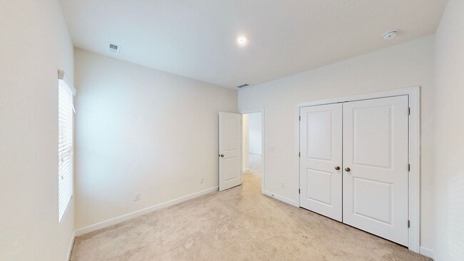 Building Photo - 4500 Collingham Dr