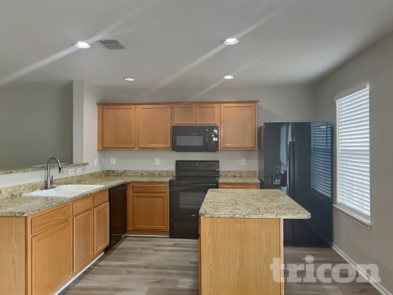 Building Photo - 160 Hinge Path