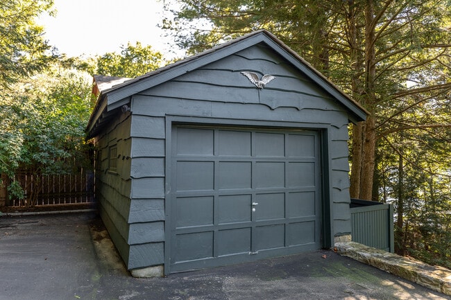 Building Photo - 21 Echo Dr