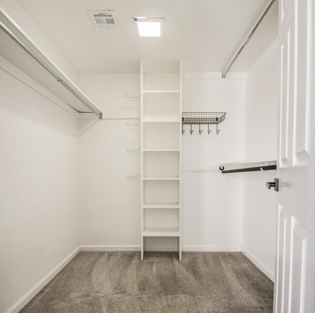 Building Photo - 7761 N 19th Dr