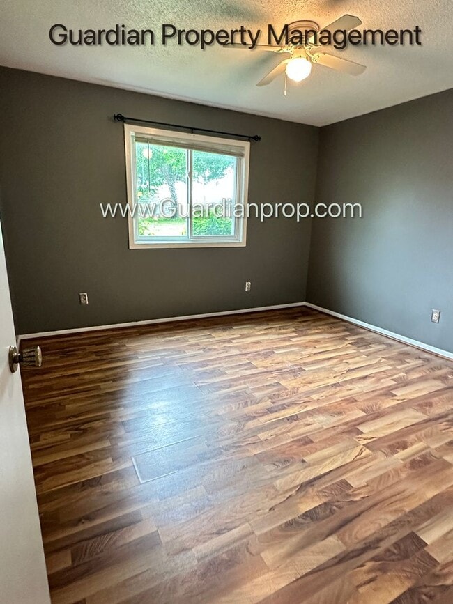Building Photo - Brooklyn Park End Unit Patio Home, Dishwas...