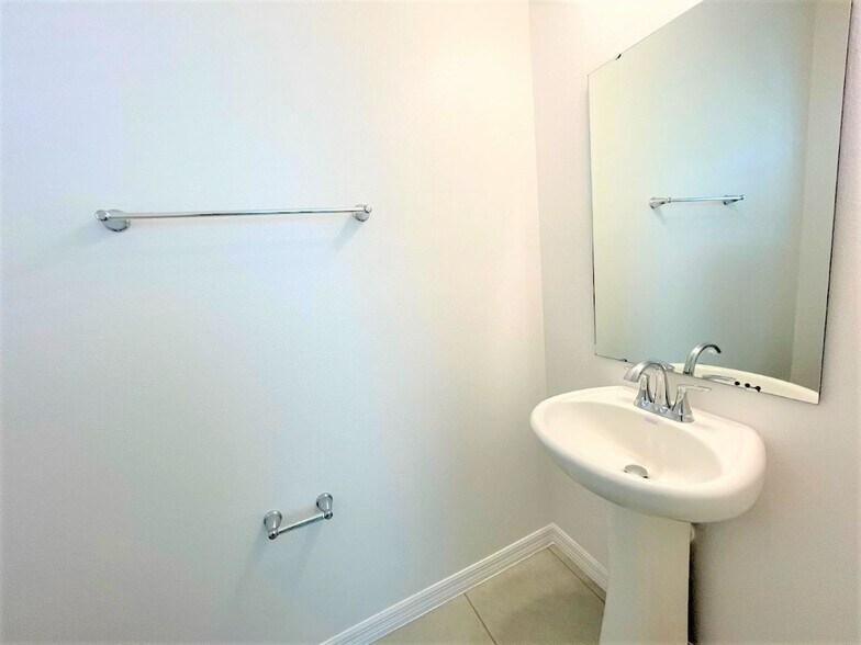 Building Photo - 4519 Birdsong Dr