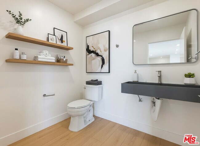 Building Photo - 8561 Belmont St