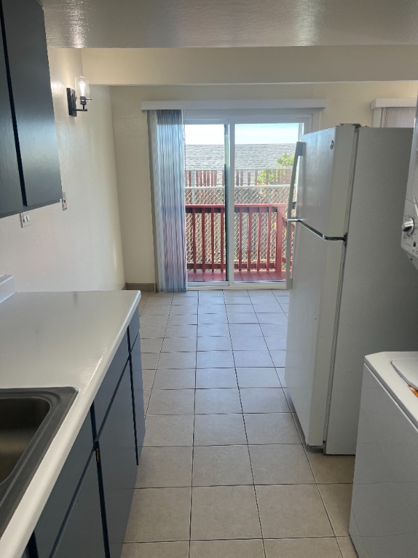 Building Photo - 240 Holly St