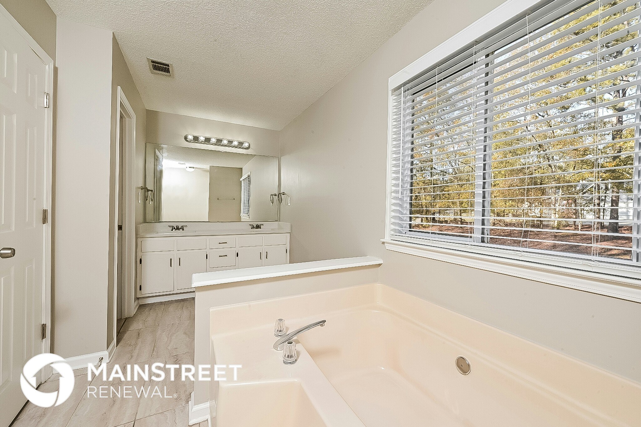 Building Photo - 310 Lakefront Dr