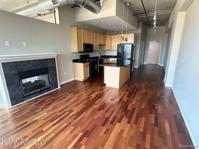 Building Photo - 350 N Main St