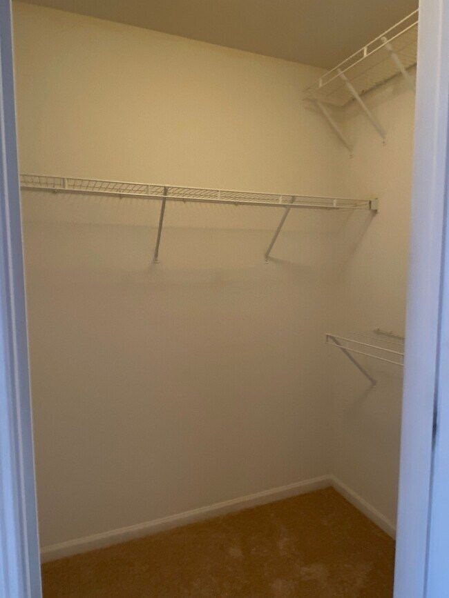 Building Photo - 266 Springbrook Trail S
