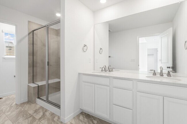 Building Photo - Charming 3 beds 2 baths in Commerce City! ...