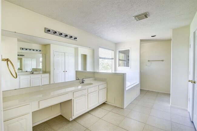 Building Photo - 6818 Portuguese Bend Dr