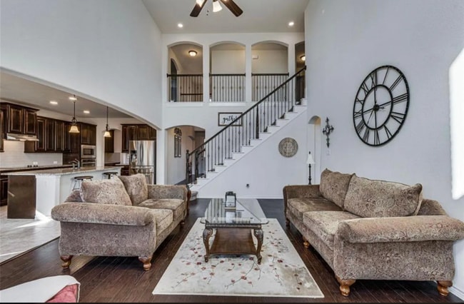Building Photo - 404 S Hill Dr