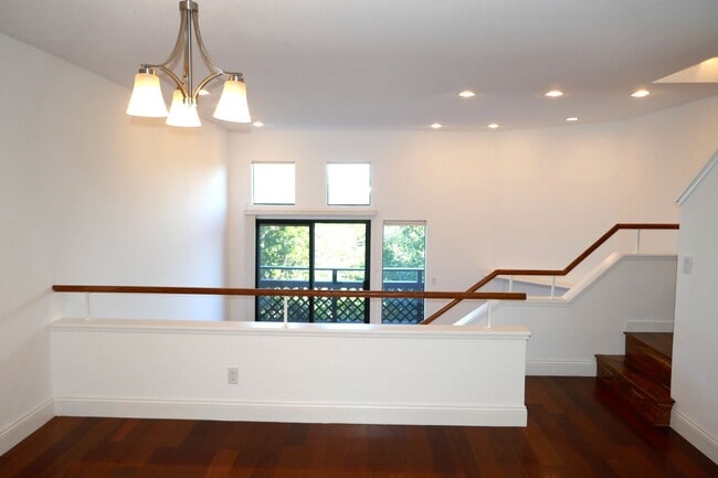 Building Photo - UPDATED TWO BED / TWO AND HALF BATH HEADLANDS CONDO WITH SWEEPING VIEWS