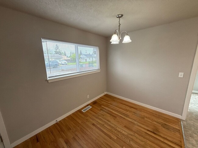 Building Photo - 2236 Hoyt St SE