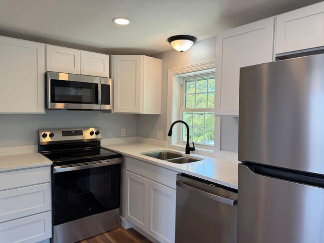 Building Photo - 1609 St Andrew St