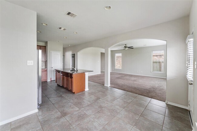 Building Photo - 8014 Oxbow Manor