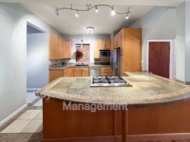 Building Photo - 1909 N 10th St