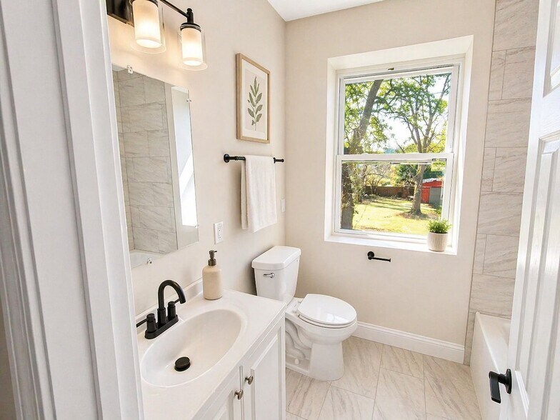 Building Photo - 4266 Washington St