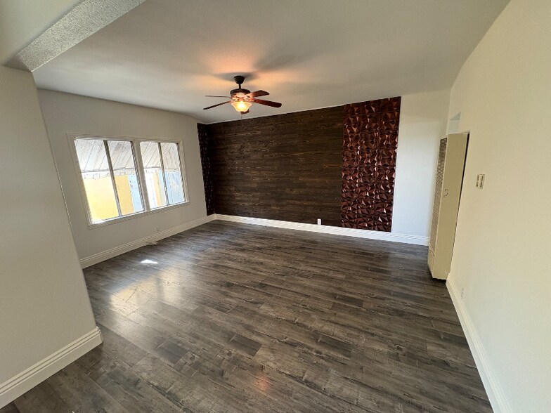 Building Photo - 3747 W 115th St