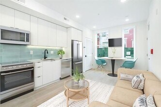 Building Photo - 2722 Hope St