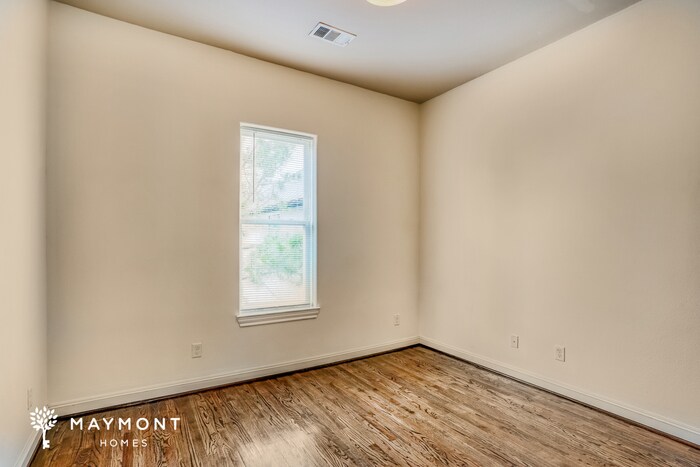 Building Photo - 2207 Hilshire Glen Ct