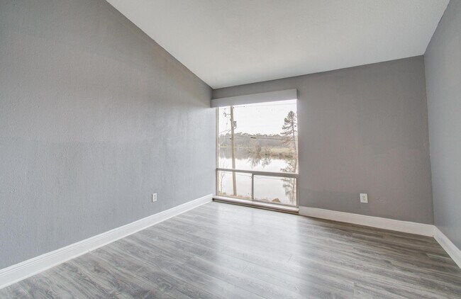 Building Photo - 417 Brook Hollow Dr