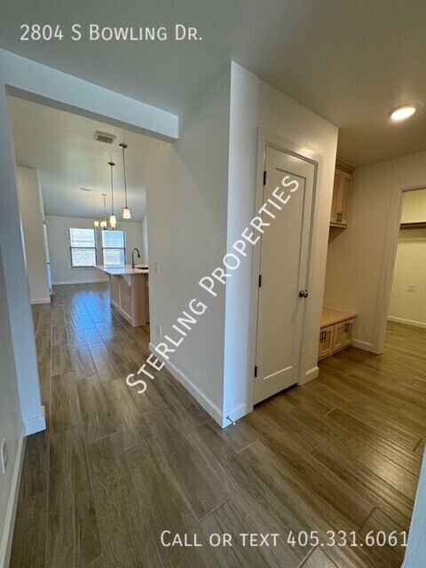 Building Photo - 2804 S Bowling Dr