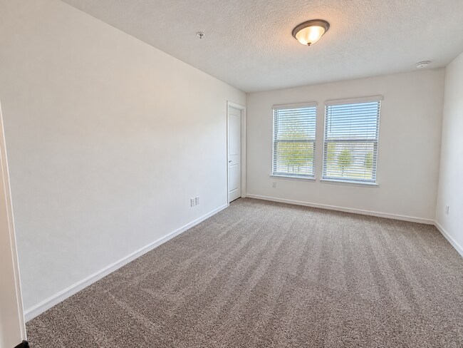 Building Photo - Harbor Square townhome home