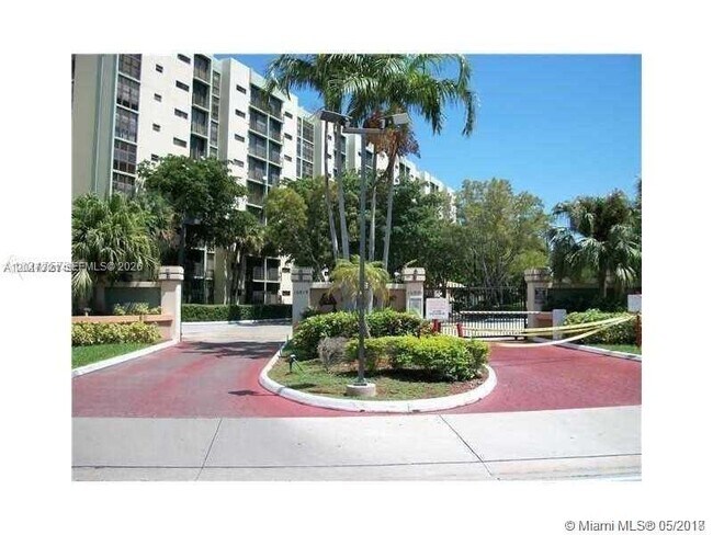 Building Photo - 17021 N Bay Rd
