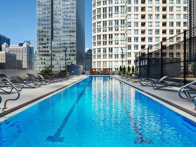 Building Photo - 345 N La Salle Dr