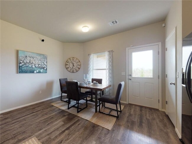 Building Photo - Newer 3-bedroom 2 bath home