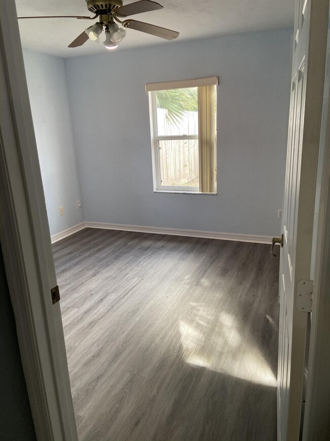 Building Photo - 504 Ora St