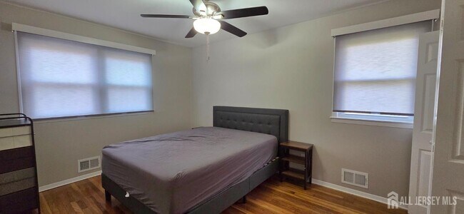 Building Photo - 22 Oak Br Rd