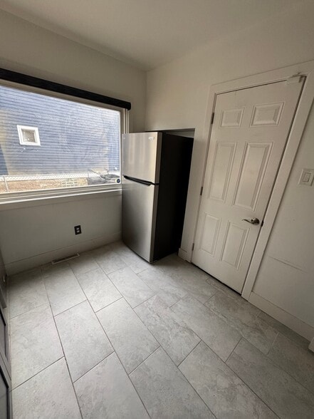 Building Photo - 15318 Murray Hill St