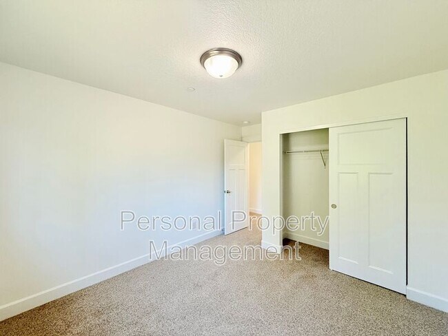 Building Photo - 3368 NW 47th Dr