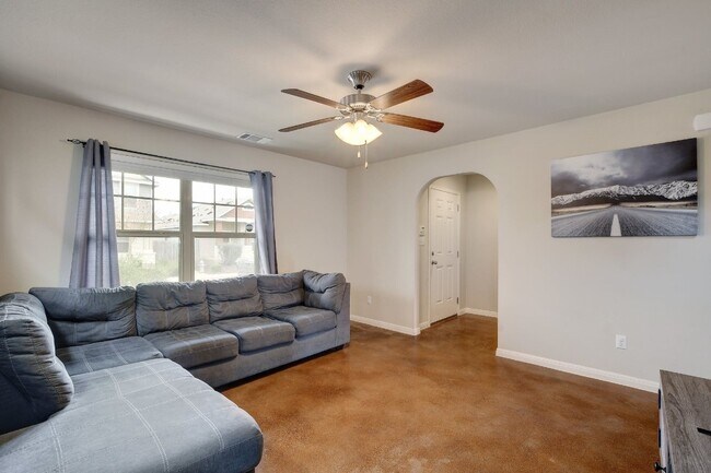 Building Photo - 4616 Inicio Ln