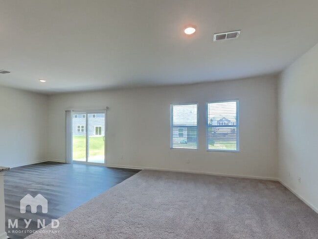 Building Photo - 1128 Centerview Dr