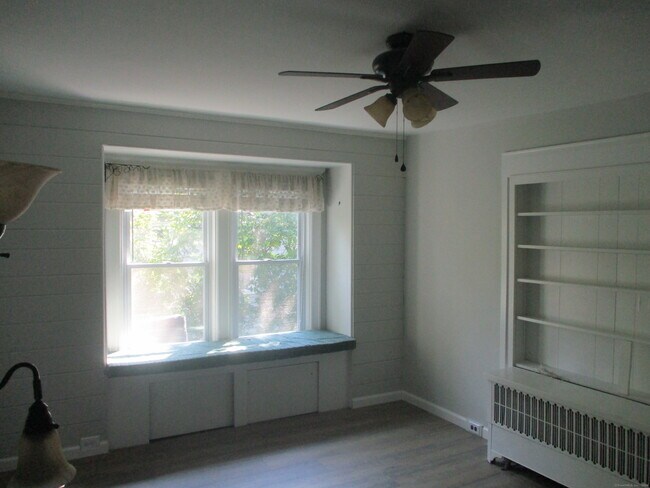 Building Photo - 10 Leuvine St