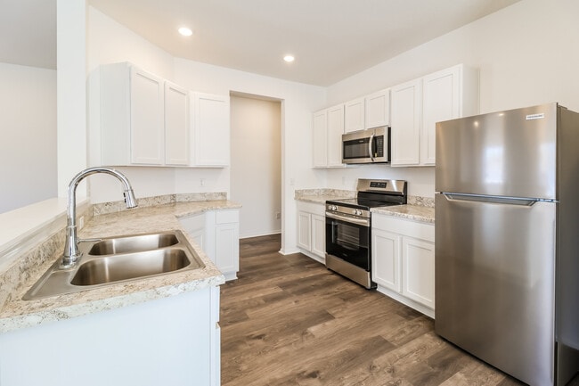 Building Photo - 47 10 Point Ln